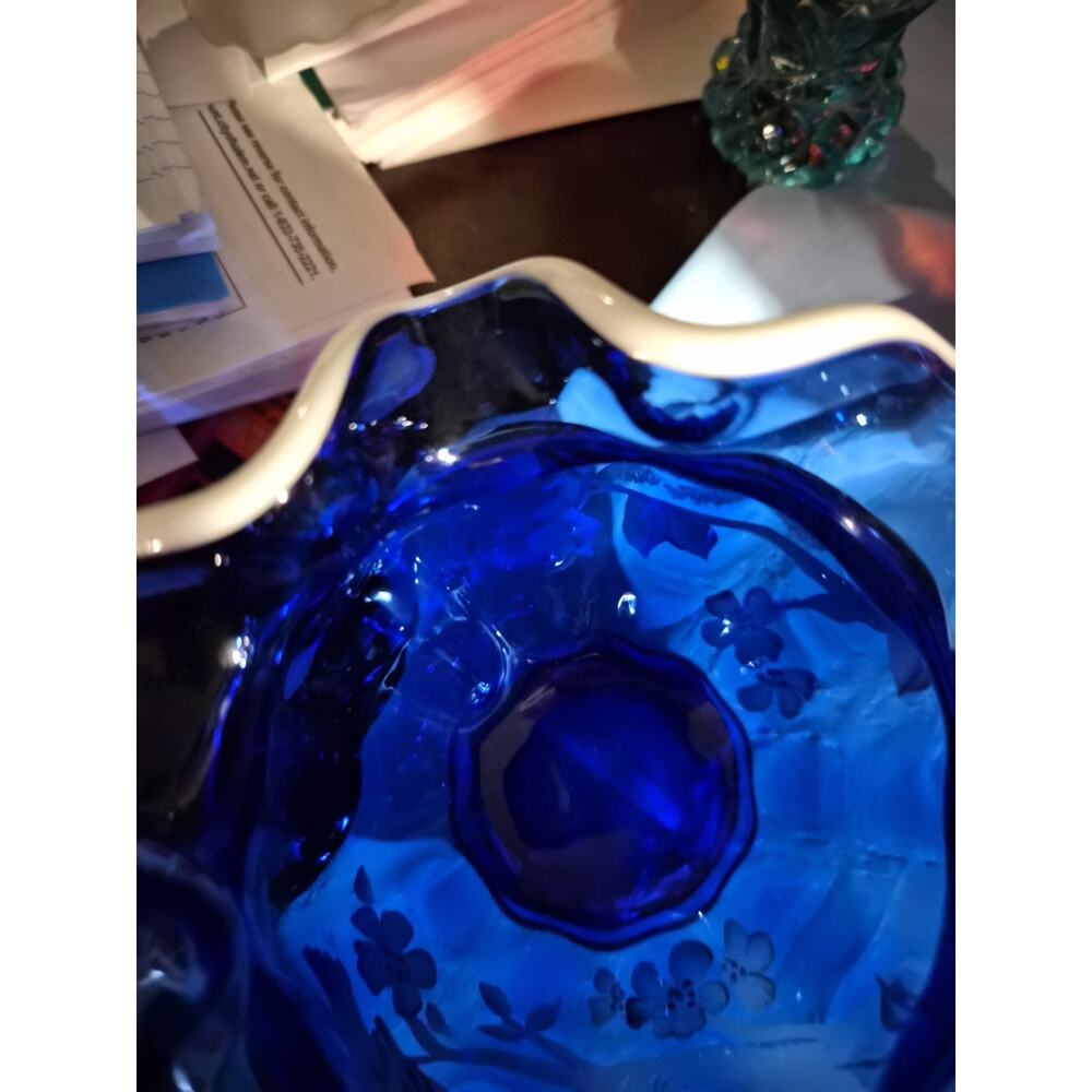 Vintage Fenton Cobalt Blue Handpainted Love Birds And Is Signed On Bottom... - Picture 3 of 4